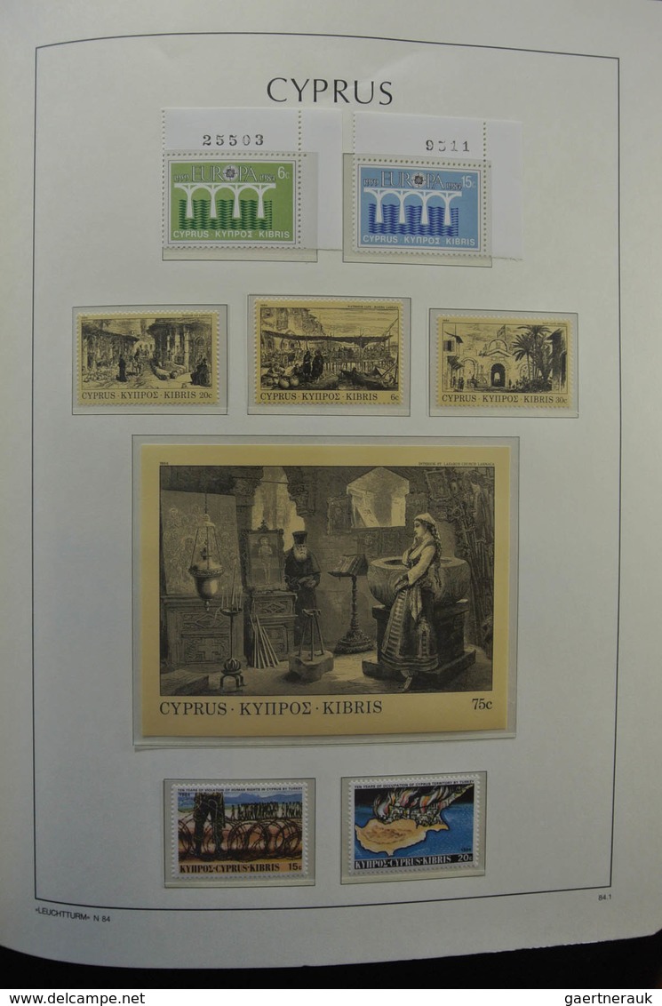 Zypern: 1974-2011: MNH, complete (without the 1995 souvenir sheet overprint) collection Cyprus 1977-