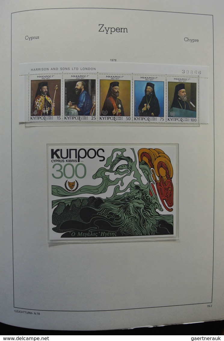 Zypern: 1974-2011: MNH, complete (without the 1995 souvenir sheet overprint) collection Cyprus 1977-