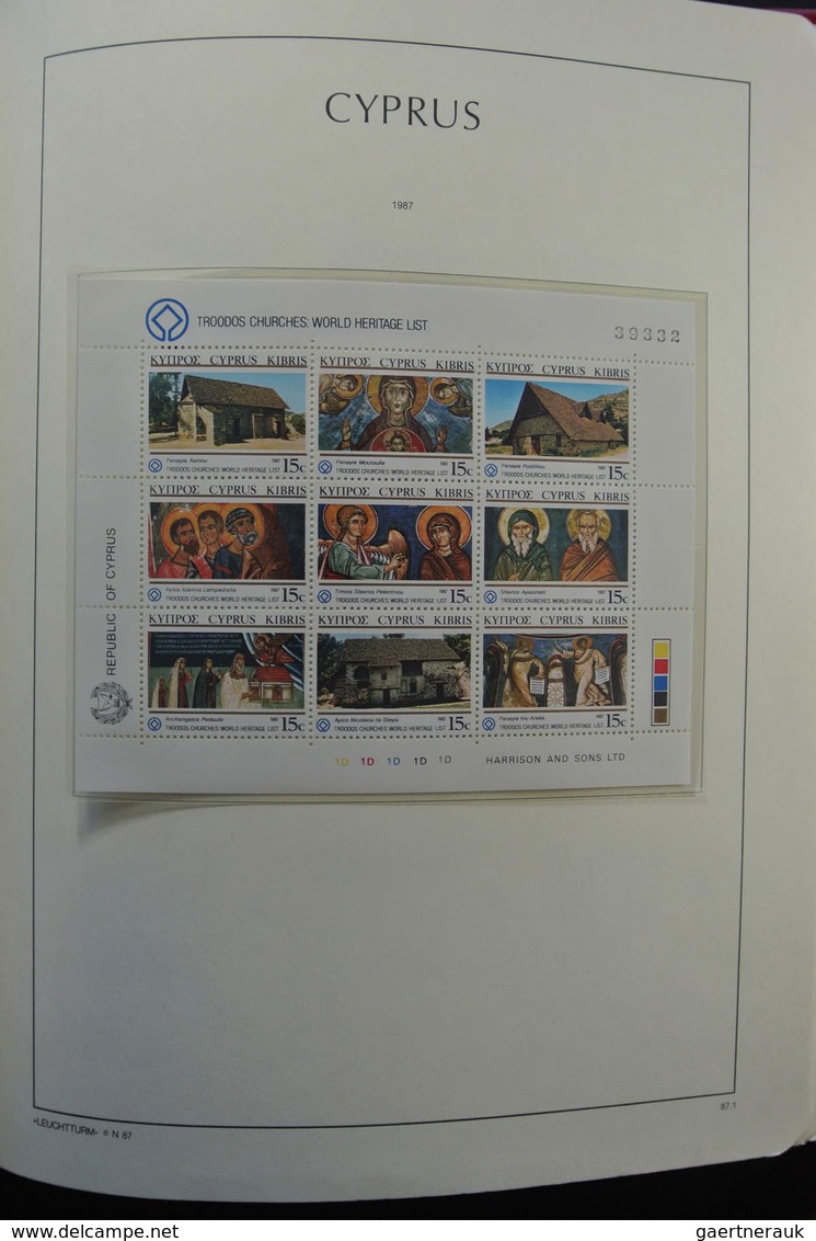 Zypern: 1974-2011: MNH, complete (without the 1995 souvenir sheet overprint) collection Cyprus 1977-