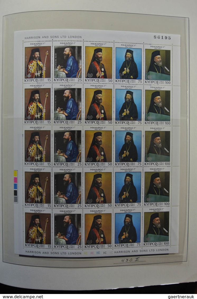 Zypern: 1974-2011: MNH, complete (without the 1995 souvenir sheet overprint) collection Cyprus 1977-