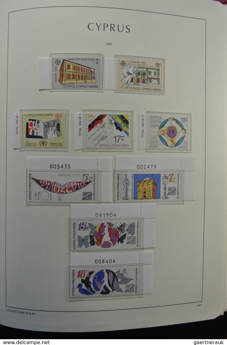 Zypern: 1974-2011: MNH, complete (without the 1995 souvenir sheet overprint) collection Cyprus 1977-