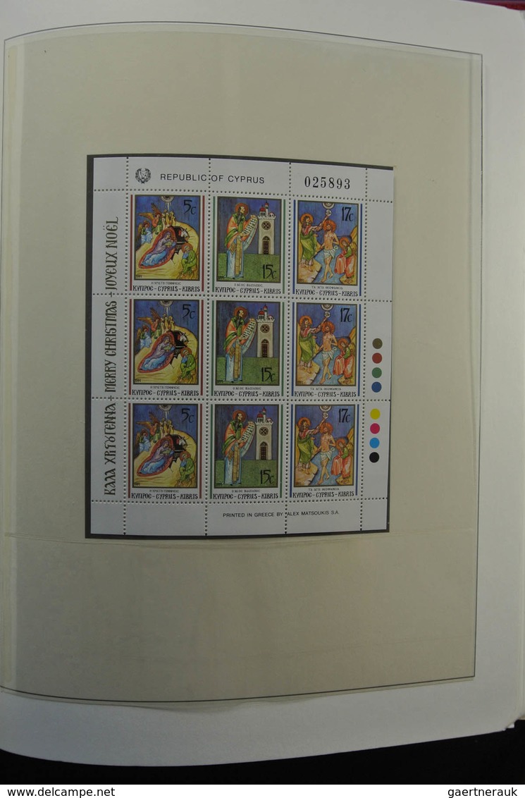 Zypern: 1974-2011: MNH, complete (without the 1995 souvenir sheet overprint) collection Cyprus 1977-