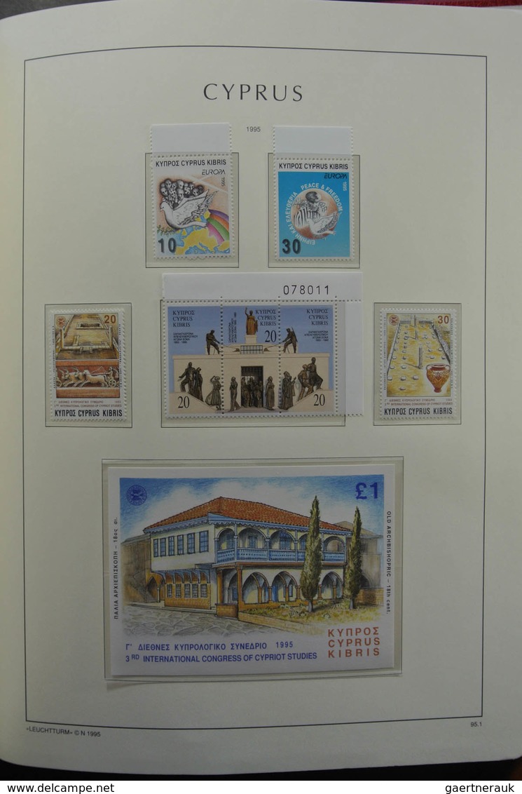 Zypern: 1974-2011: MNH, complete (without the 1995 souvenir sheet overprint) collection Cyprus 1977-