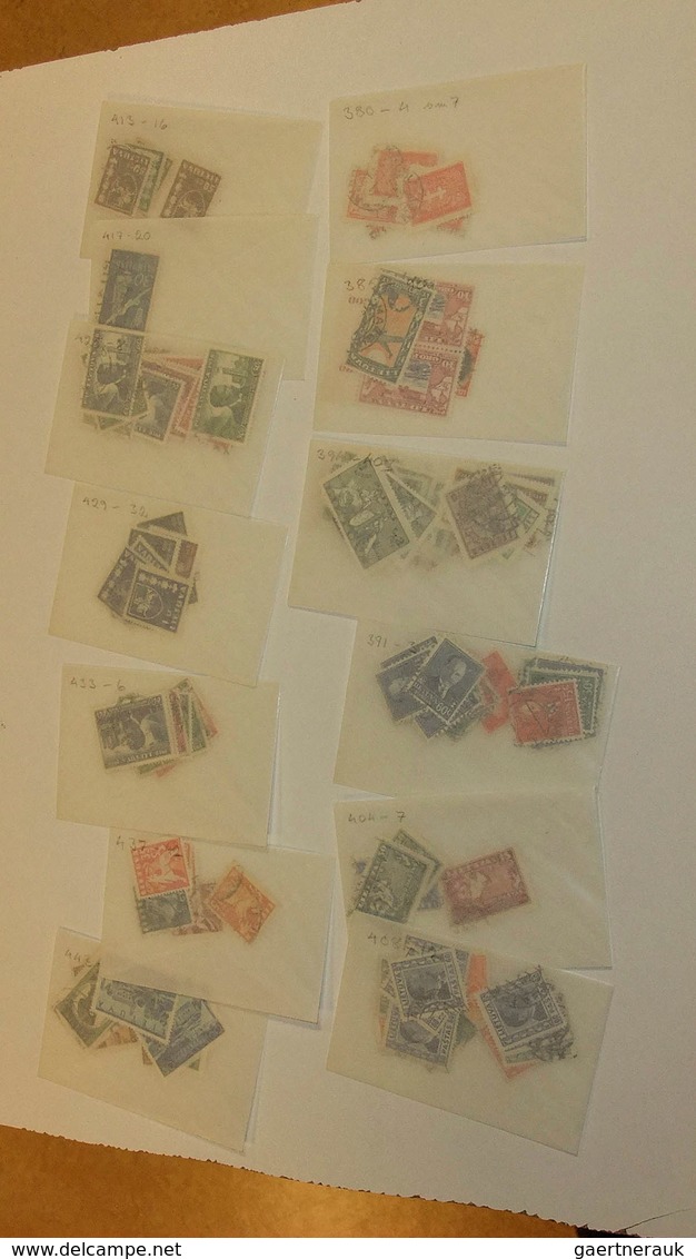 Europa - Ost: MNH, mint hinged and used lot Eastern Europe in glassines in box. Contains very much m