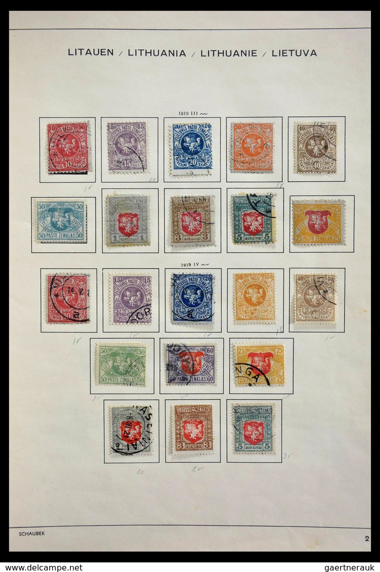 Baltische Staaten: 1918-1940: Mint hinged and used collection Baltic States 1918-1940 on Schaubek al