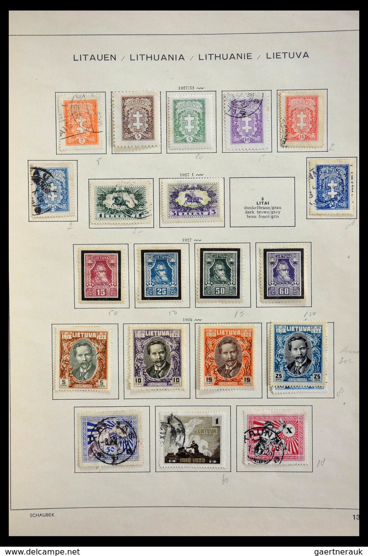 Baltische Staaten: 1918-1940: Mint hinged and used collection Baltic States 1918-1940 on Schaubek al