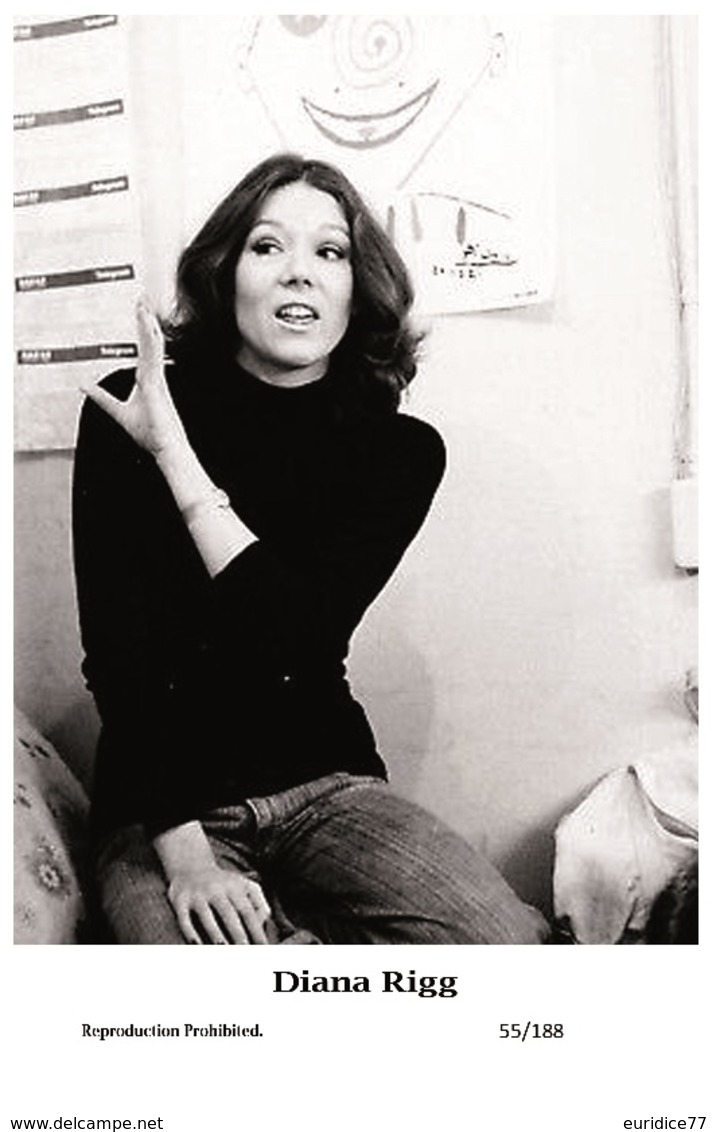 DIANA RIGG - Film Star Pin Up PHOTO POSTCARD - 55-188 Swiftsure Postcard - Artistas