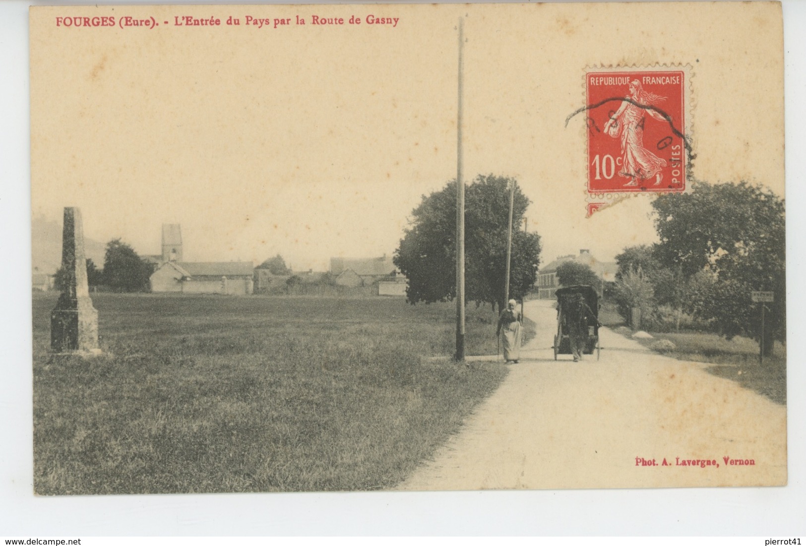 FOURGES - L'Entrée Du Pays Par La Route De Gasny - Fourges