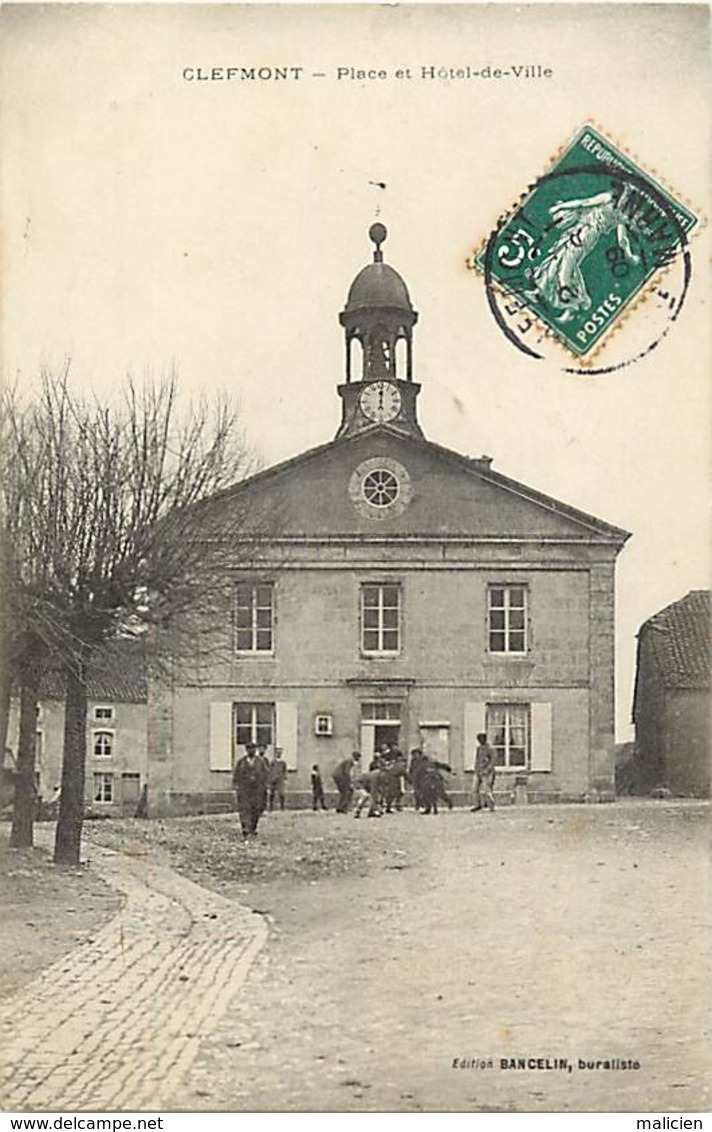 Dpts Div.-ref-AF783- Haute Marne - Clefmont - Place Et Hotel De Ville - Carte Bon Etat - - Clefmont