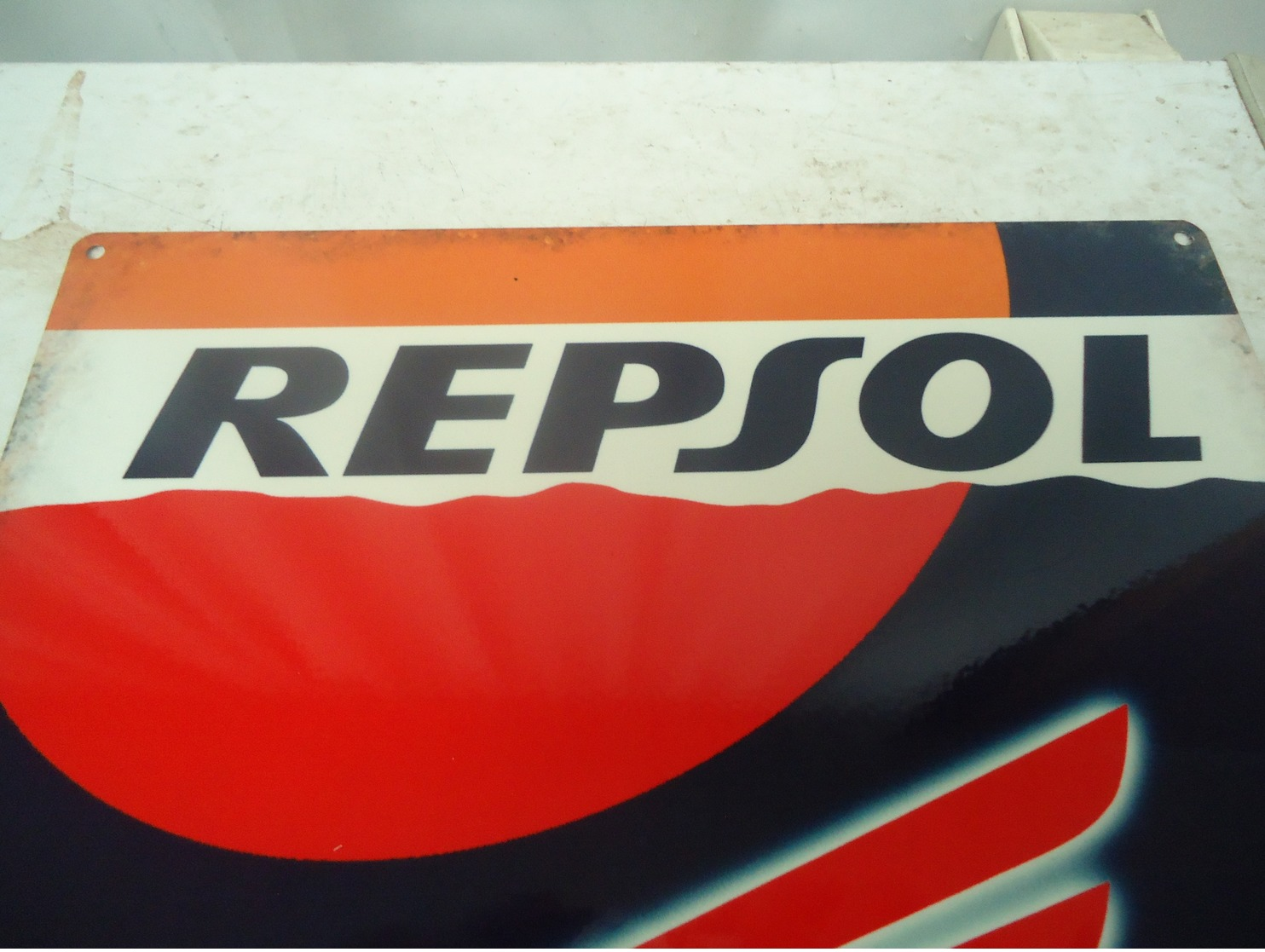 Plaque En Métal Dur Publicitaire Pour Repsol Honda - Plaques En Tôle (après 1960)