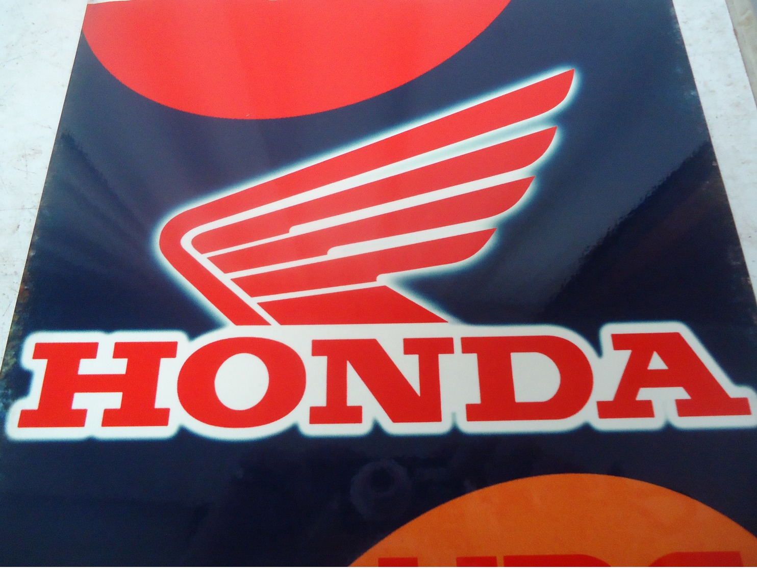 Plaque En Métal Dur Publicitaire Pour Repsol Honda - Plaques En Tôle (après 1960)