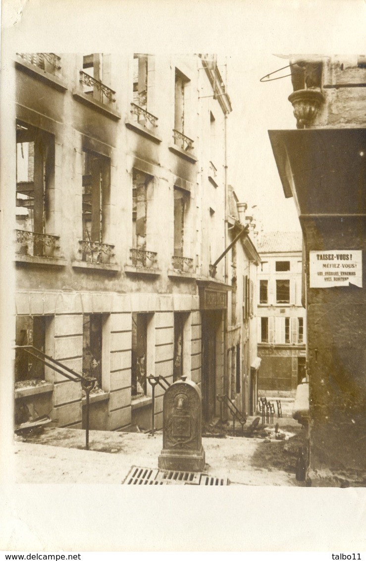 Photo De Presse  Faisant Partie D'un Lot De L'Agence Pol - Militaria - Ville Du Front A Localiser - Affiche Propagande - Guerre, Militaire