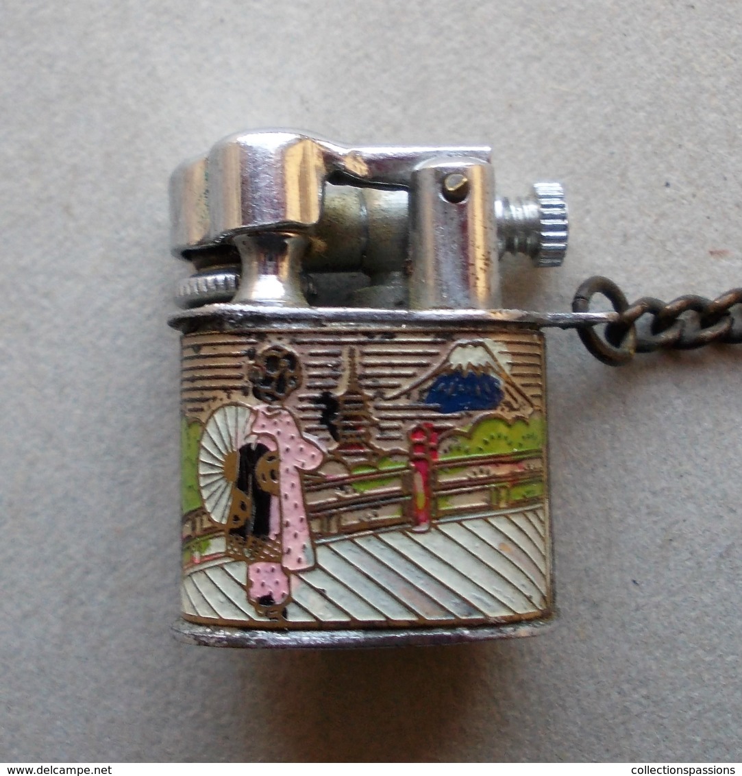 - Ancien Mini Briquet Avec Petite Clochette - NIPPO-TANGIER - - Other & Unclassified