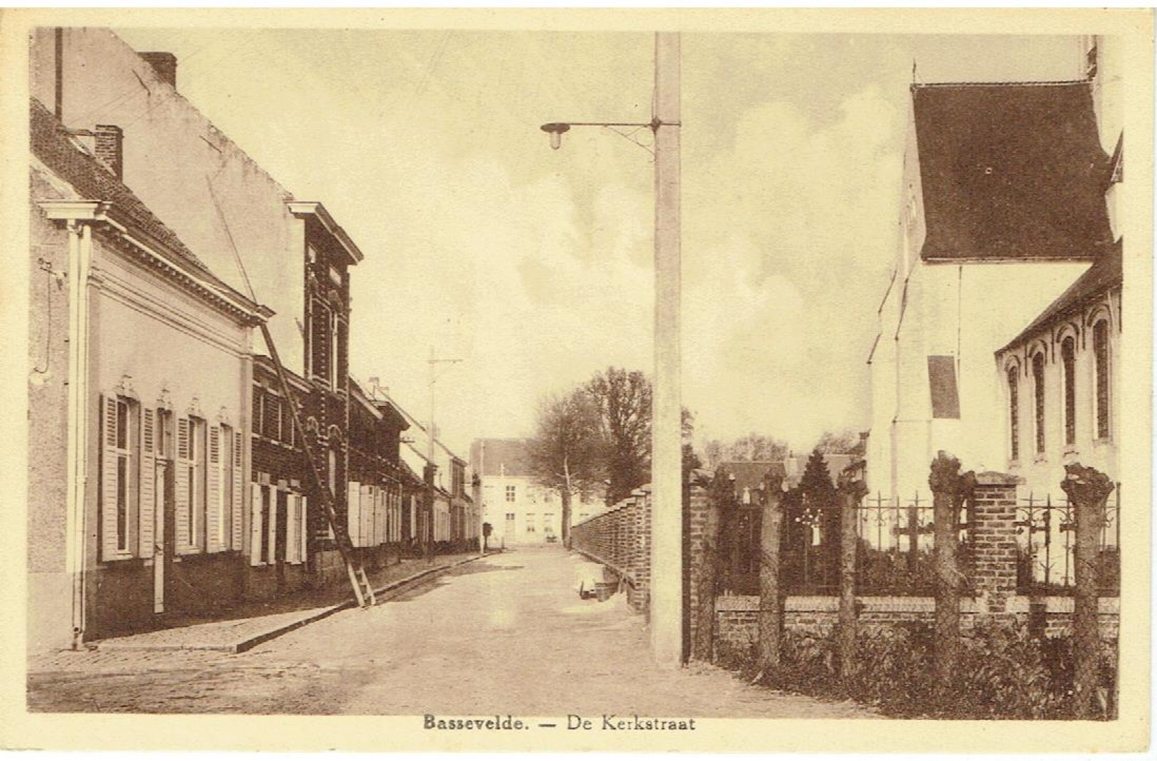 BASSEVELDE - Assenede - De Kerkstraat - Assenede