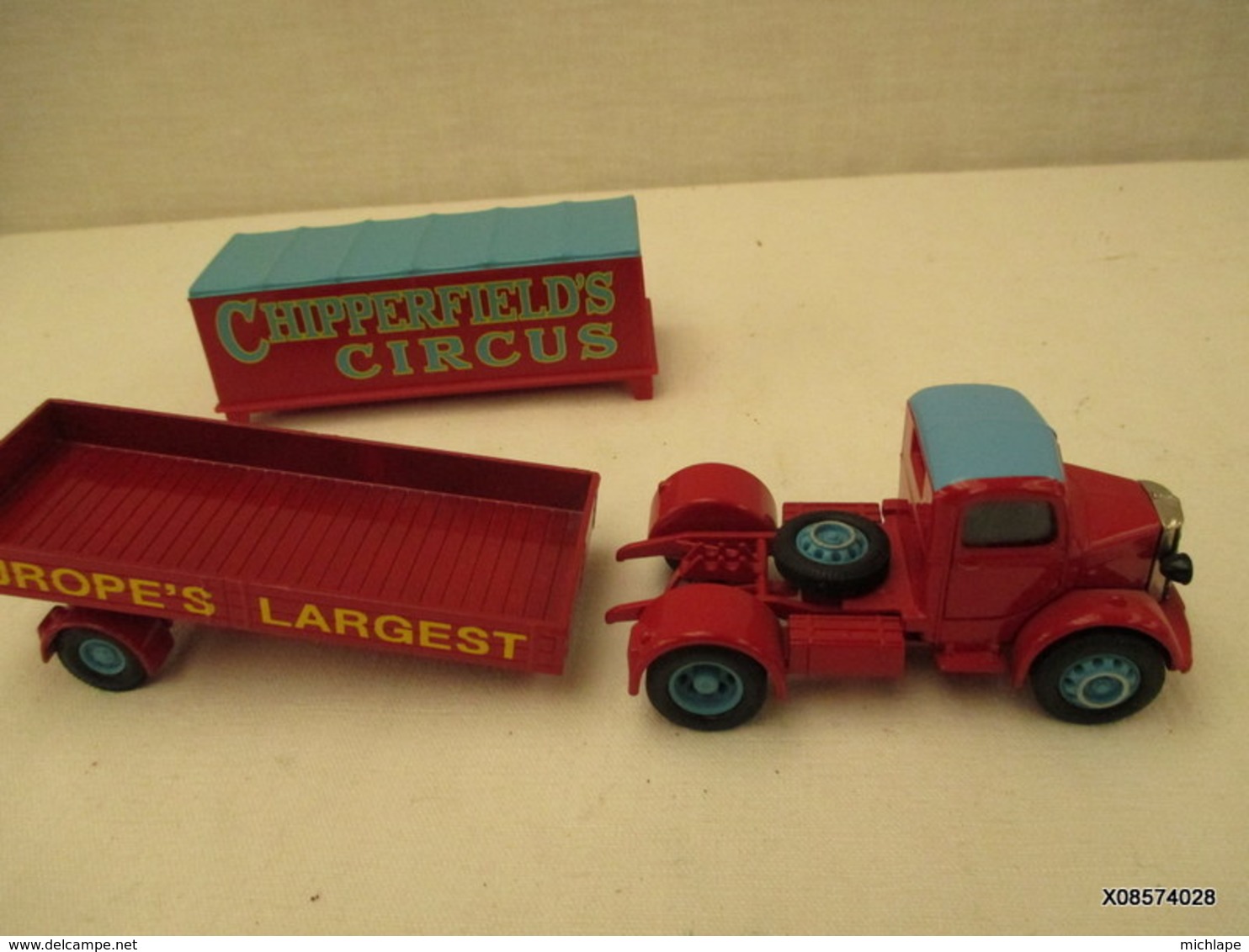 VOITURE - MINIATURE -  ?? Camion BEDFORD CORGI CIRCUS    Peinture Rouge   - - Jouets Anciens