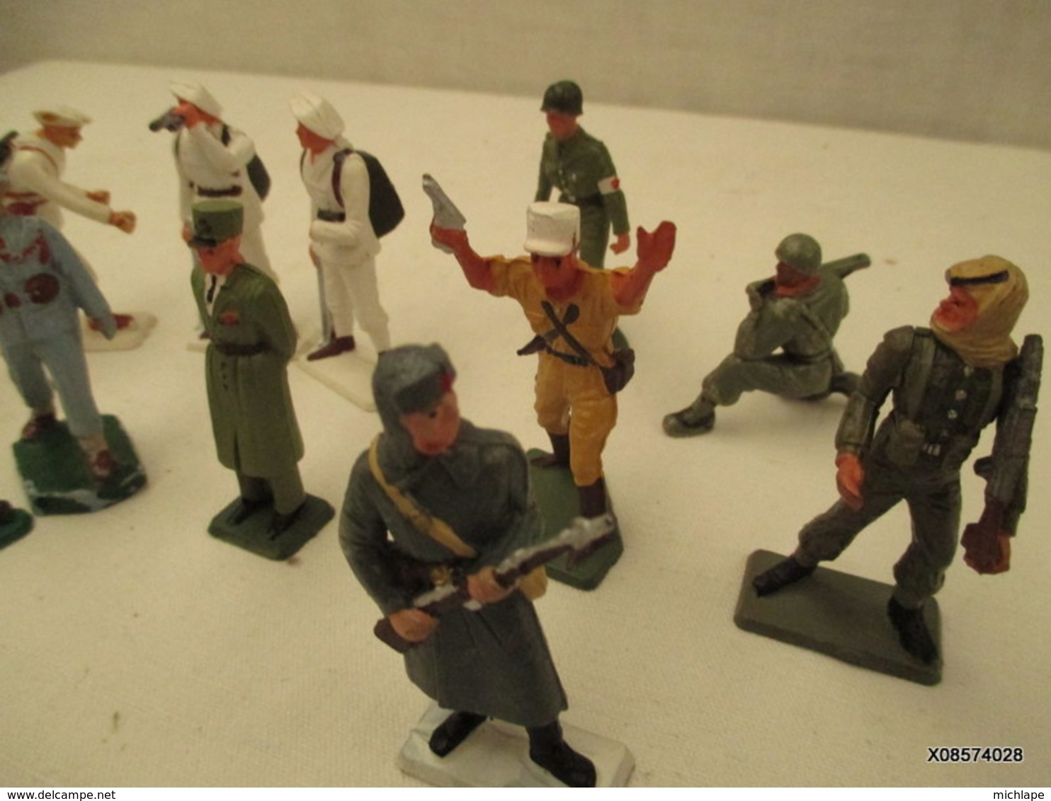 Lot  De FIGURINES  MILITAIRES - Jouets Anciens