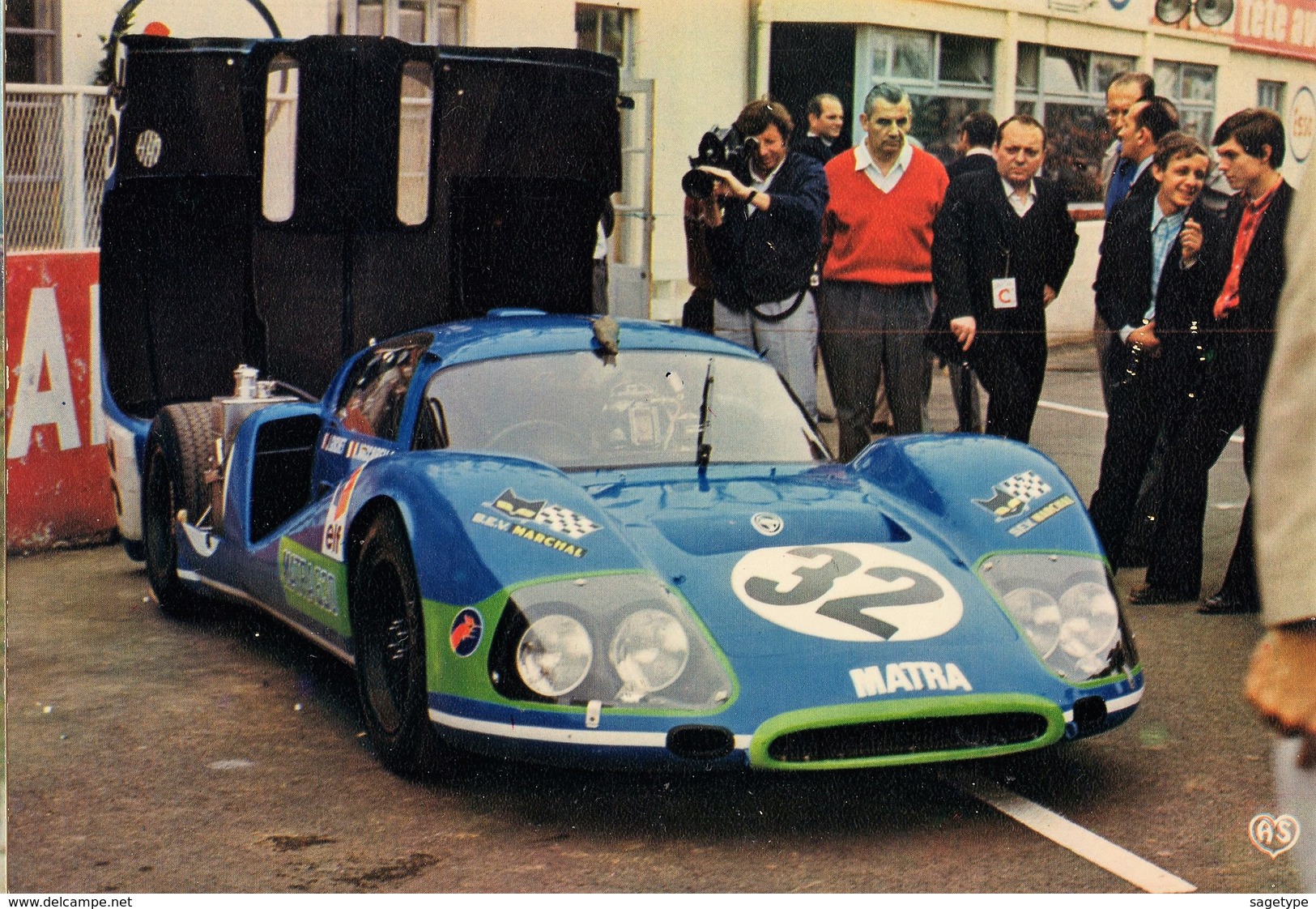 72 . LES 24 HEURES DU MANS . Une MATRA Devant Son Stand ARTAUD 27 - Le Mans