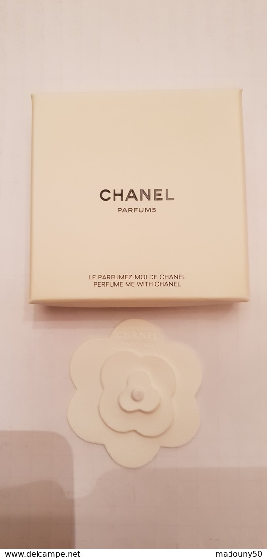 MINIATURE PARFUMS  CHANEL LE PARFUMEZ MOI  COFFRET  FLEUR A PARFUMER  FORME CAMELIA  NEUF - Accessoires