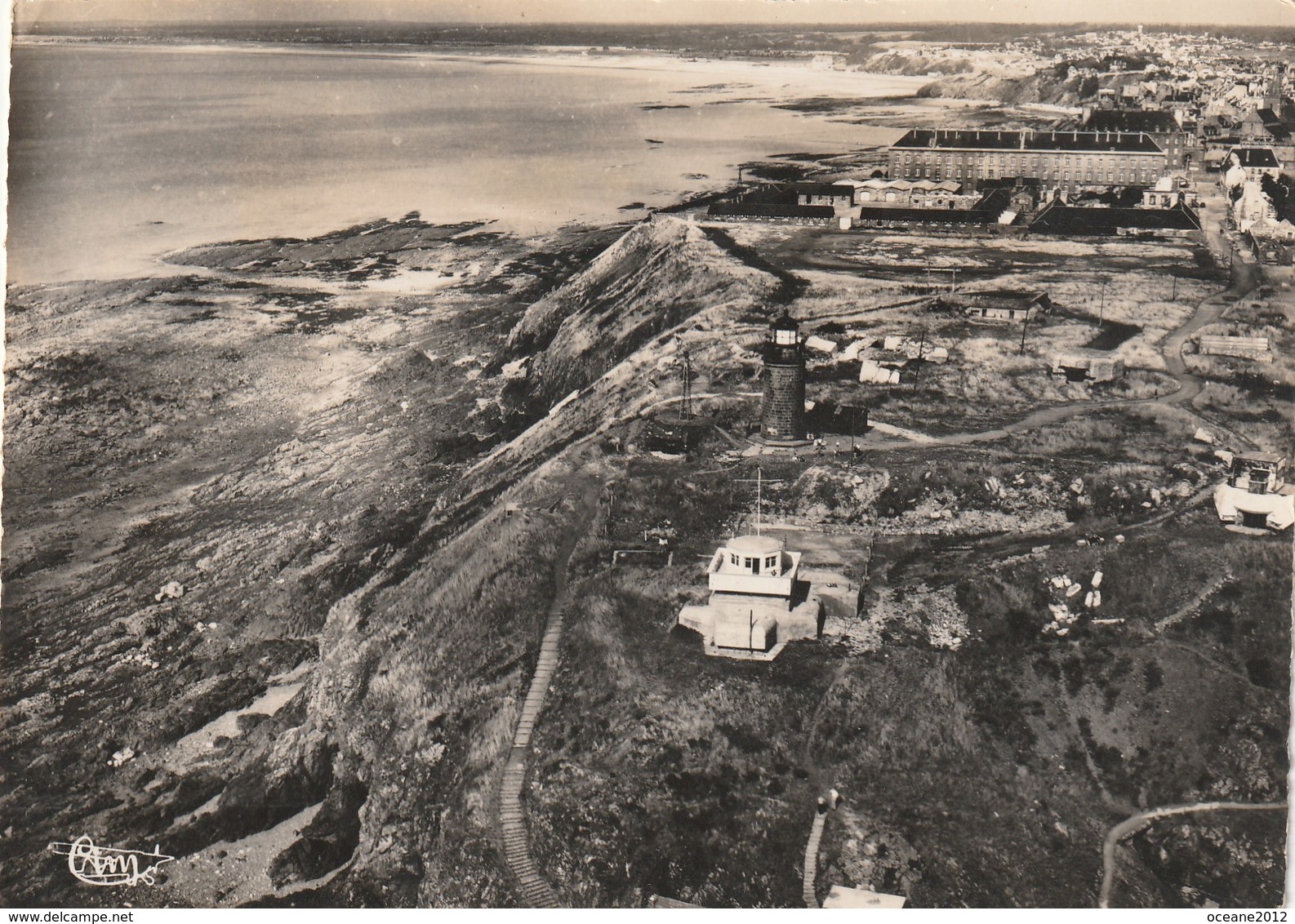 50 Granville. Vue Aerienne. Le Phare Et La Pointe Du Roc - Granville