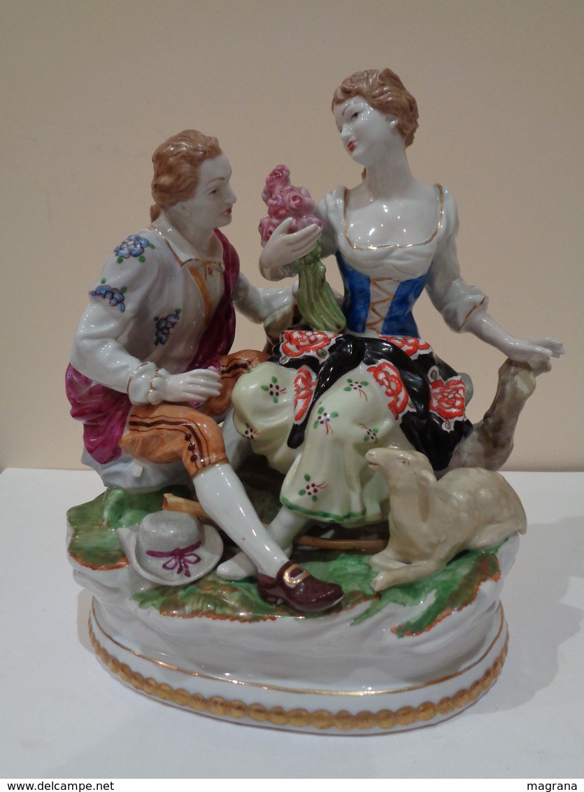 Antigua Figura De Porcelana. Pareja Galante Con Cordero A Los Pies. Marca Hispania Manises. - Manises (ESP)