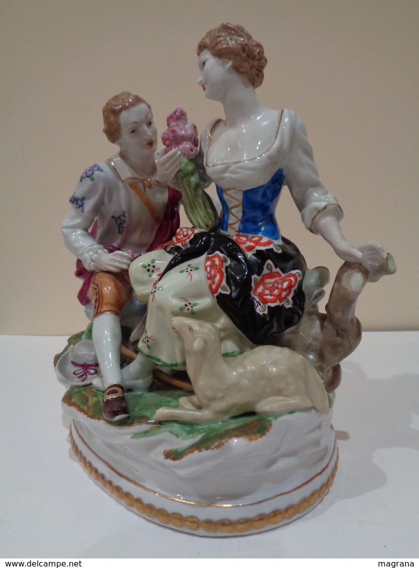 Antigua Figura De Porcelana. Pareja Galante Con Cordero A Los Pies. Marca Hispania Manises. - Manises (ESP)