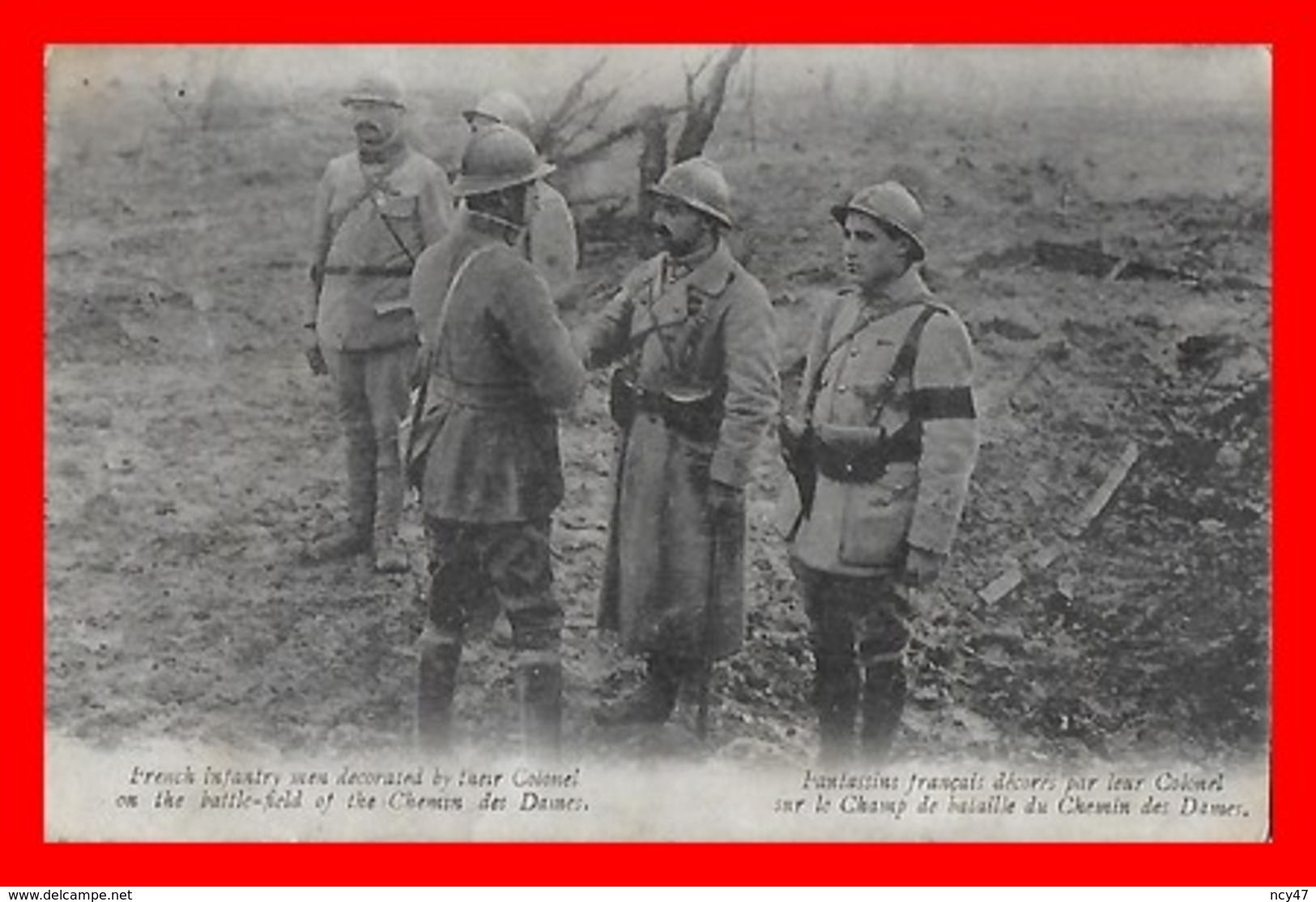 CPA MILITARIA. Guerre 1914-15. Fantassins Français Décorés Par Leur Colonel Au Chemin Des Dames...CO1827 - Guerre 1914-18