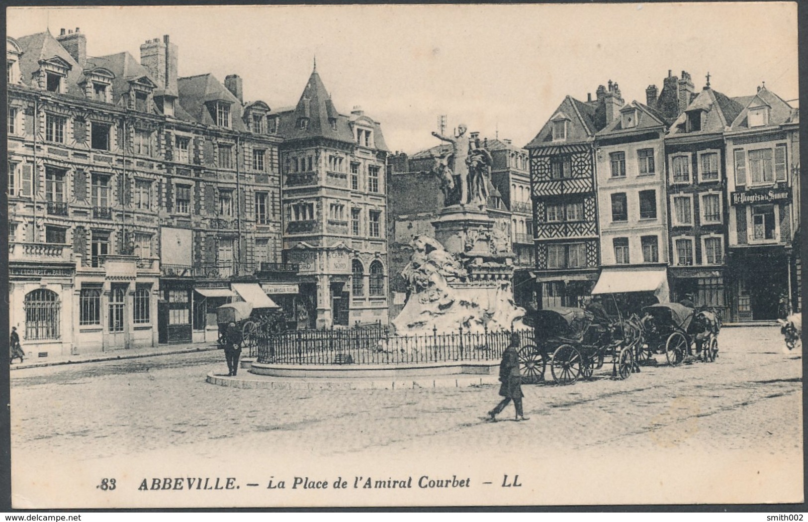 ABBEVILLE - La Place De L'Amiral Courbet - Abbeville