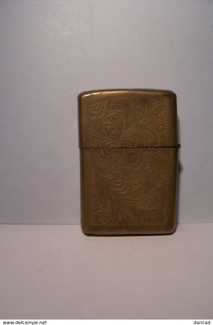 BRIQUET  - ZIPPO  - XIII  -  ( Vendu En L'état ) - Zippo