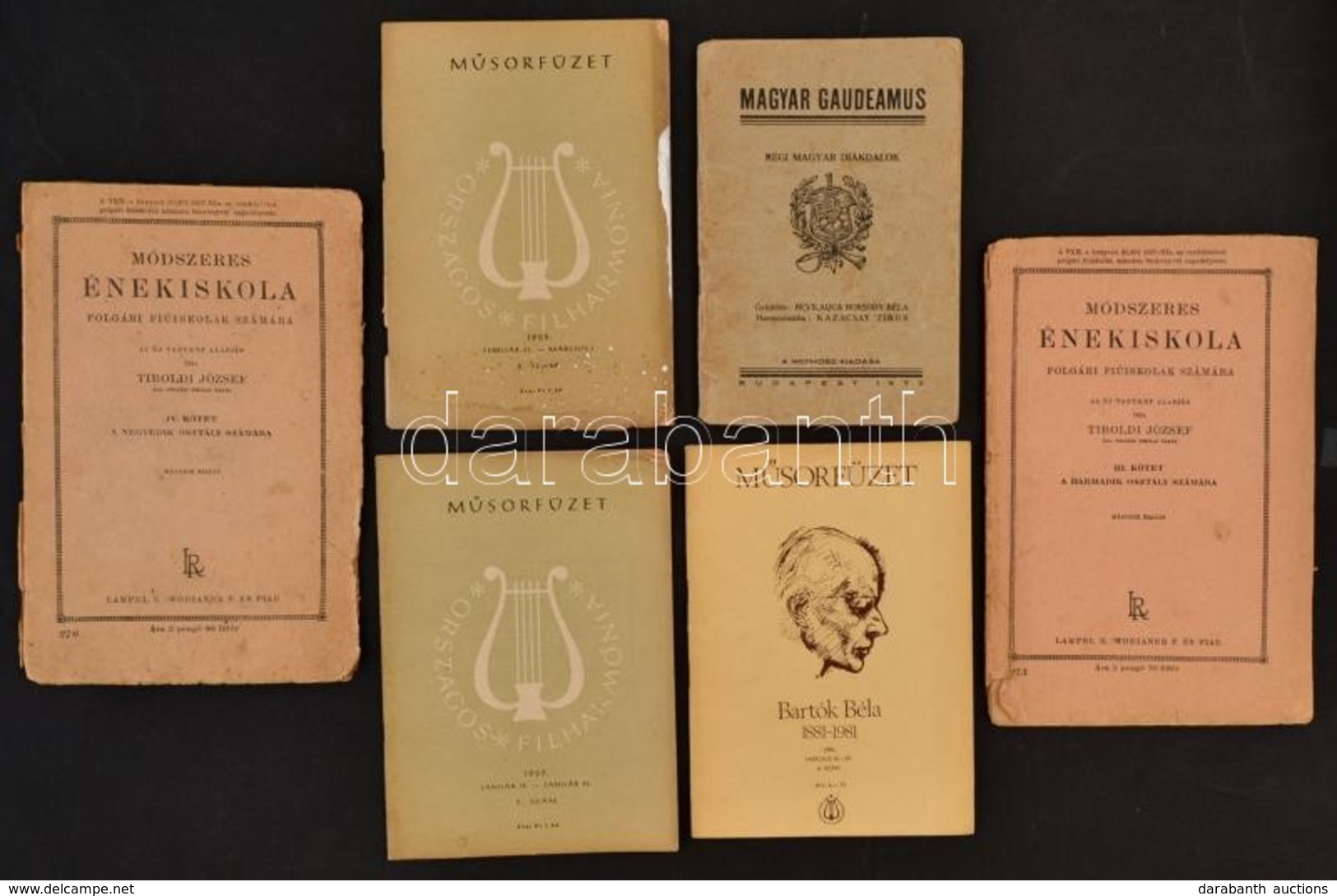 Magyar Gaudeamus. Régi Magyar Diákdalok. Gyűjt.: Bevilaqua Béla. Bp., 1932, Mefhosz. Kissé Kopott Tűzött Papírkötésben.  - Zonder Classificatie