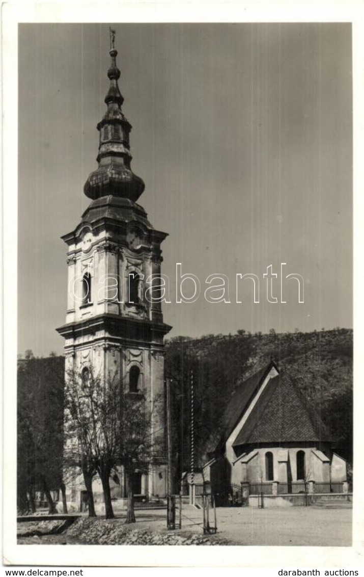 T2 Pelsőc, Plesivec; Református Templom és Harangtorony, Országzászló. Kiadja Zabari Gyula / Calvinist Church, Belfry, B - Zonder Classificatie