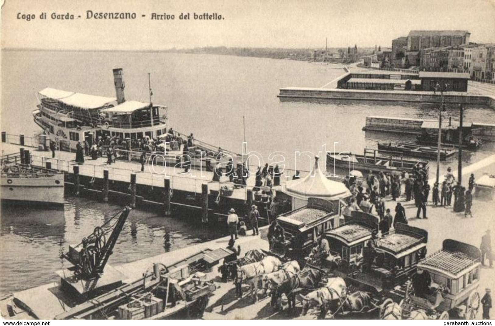 ** T2 Desenzano Del Garda, Arrivo Del Battello / Arrival Of A Boat, Omnibuses, Horse-drawn Carriages, Molo, Port, Ship S - Zonder Classificatie