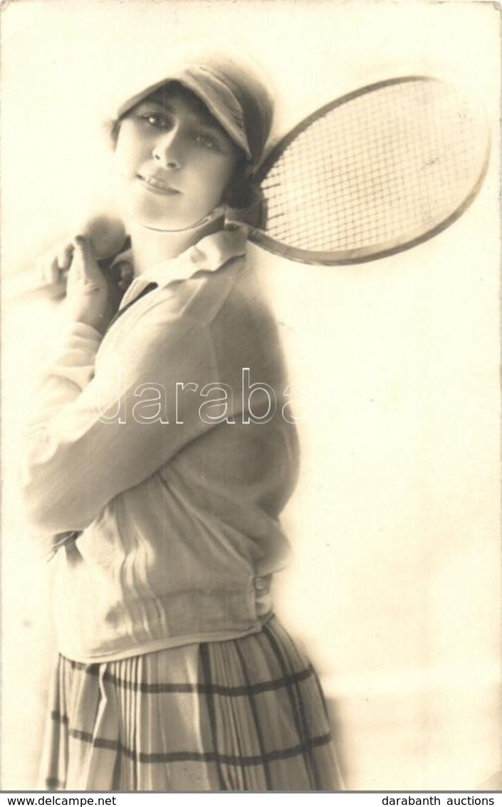 T2/T3 1929 Lady With Tennis Racket. Photo (EK) - Zonder Classificatie