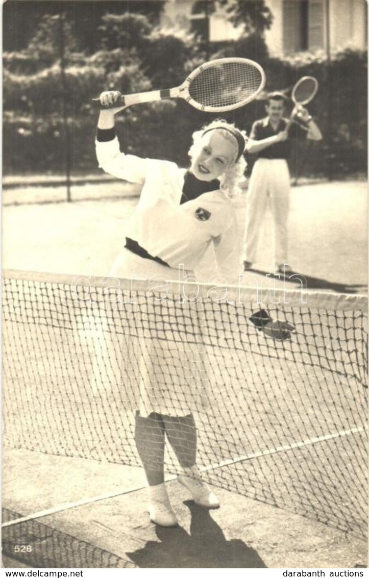 ** T2/T3 Lady With Tennis Racket On The Tennis Court. Vera Photo (ragasztónyom / Glue Mark) - Zonder Classificatie