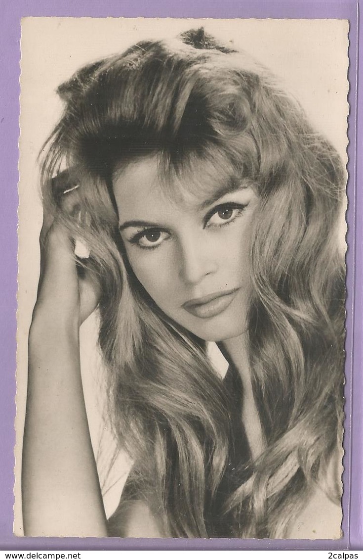 - Photo Sam Levin - Brigitte Bardot - Beau Portrait - Acteurs