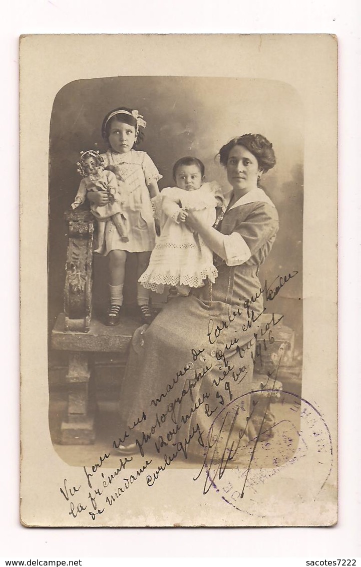 CARTE PHOTO CORBIGNY -  FAMILLE - PETITE FILLE ET SA POUPEE - 1916 - - Photographs