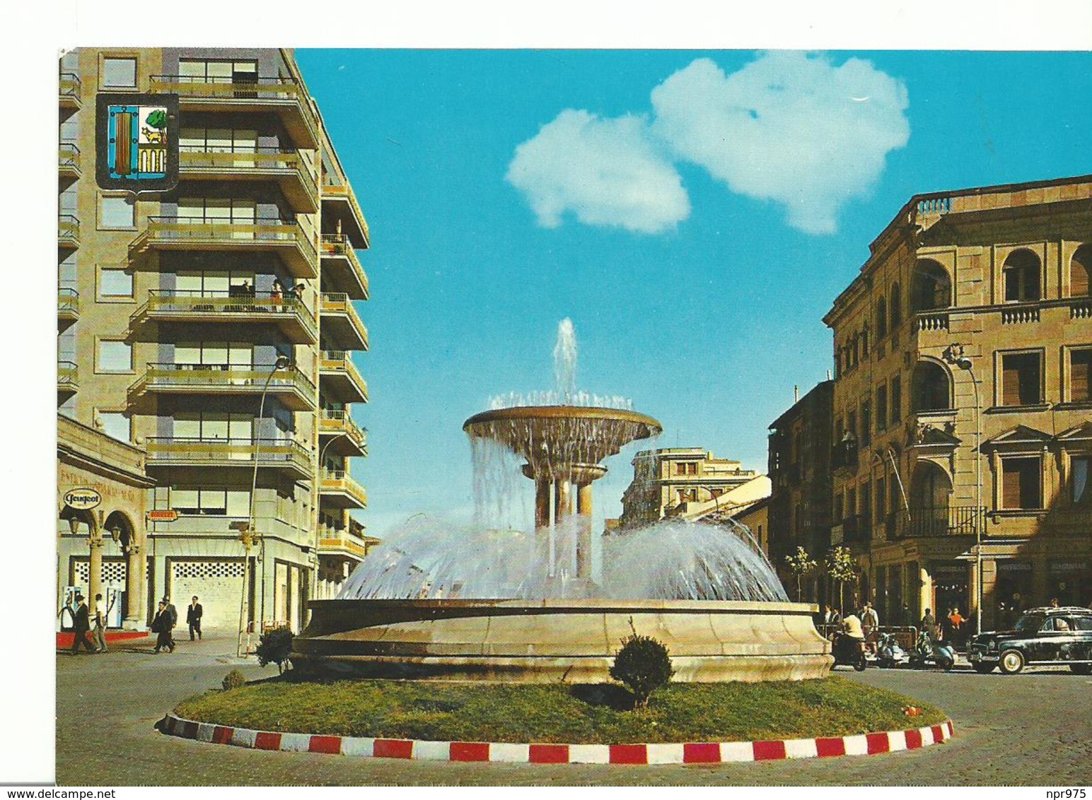 Espagne Salamanca Fuente De La Plazza Del Ejercito  Voiture Fontaine - Salamanca