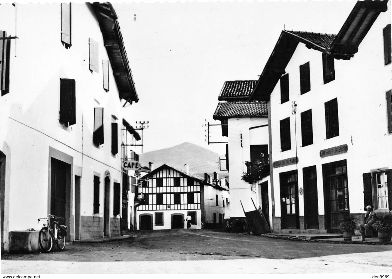 Espelette - Village Coquet - Type De Maison Basque - Café - Au Fond L'Escandray - Espelette