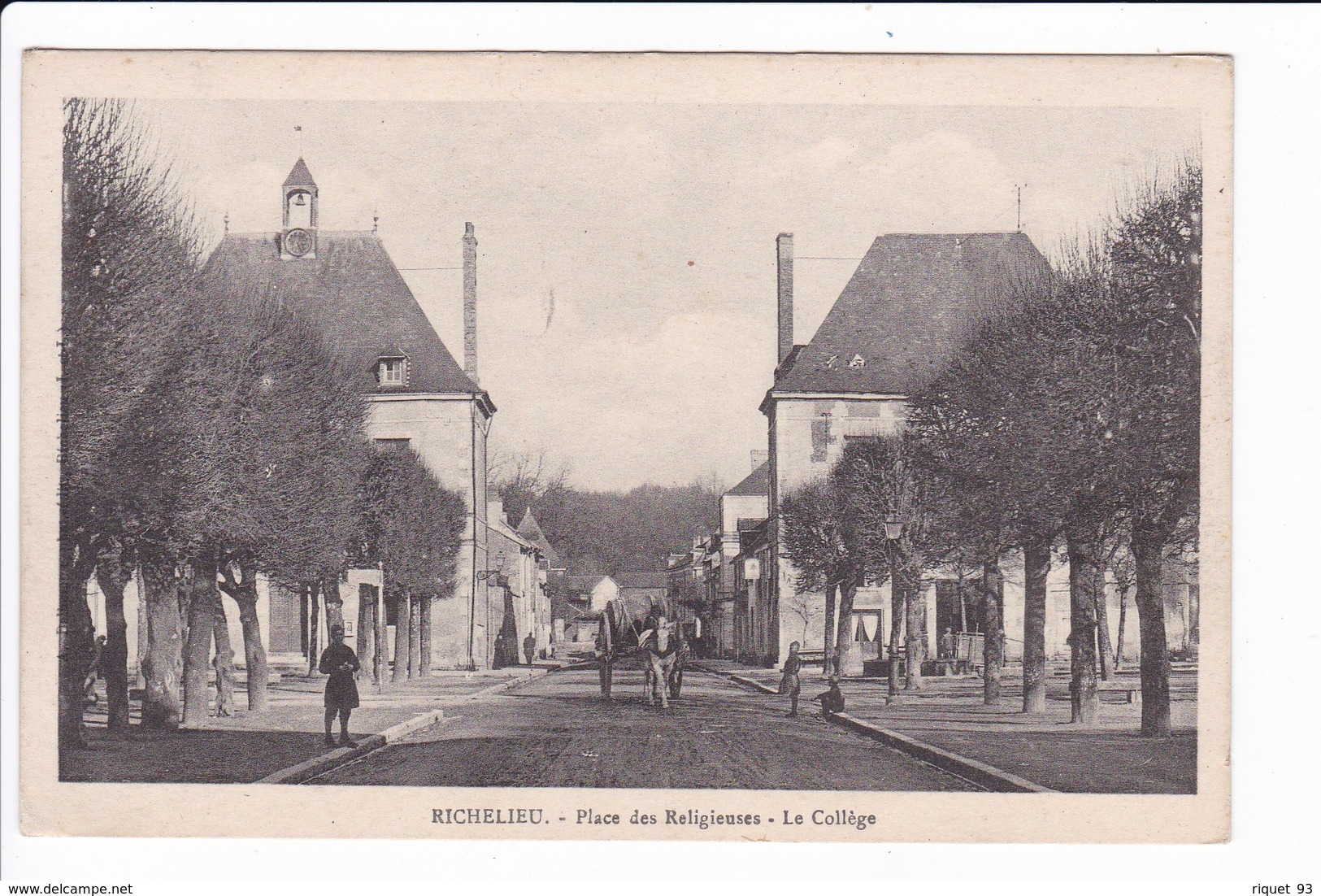 RICHELIEU - Place Des Religieuses - Le Collège - Other & Unclassified