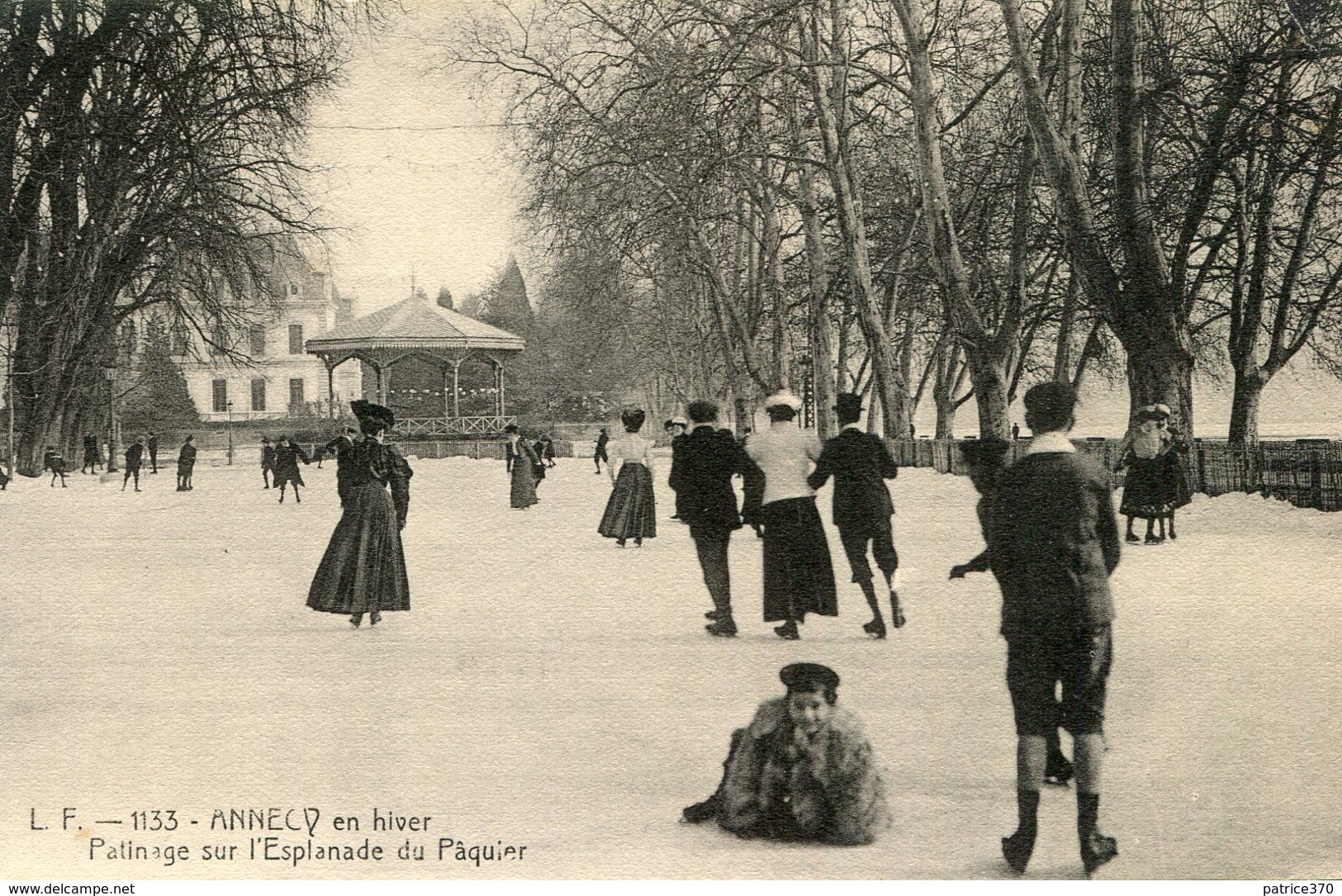 ANNECY En Hiver - Patinage Sur L'Esplanade Du Pâquier Enfants Et Adultes Sur La Patinoire Extérieure - Annecy