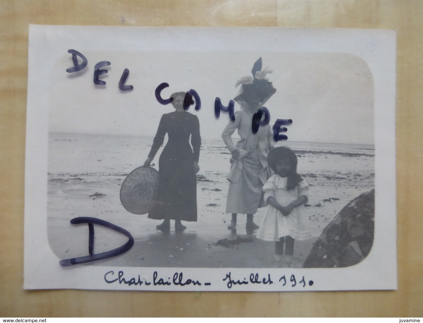 17 CHATELAILLON - FEMMES BOURGEOISES A LA PLAGE 1910 PHOTO - Châtelaillon-Plage