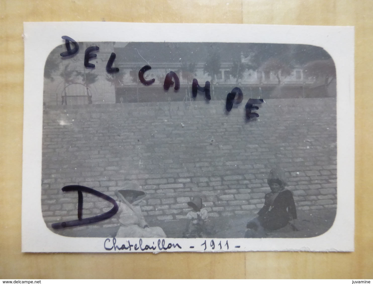 17 CHATELAILLON - FEMMES BOURGEOISES A LA PLAGE 1911 PHOTO - Châtelaillon-Plage