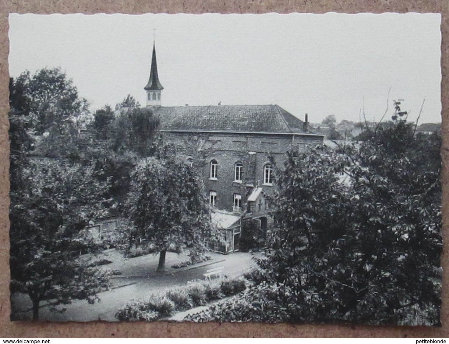 (K68) - Medisch - Pedagogisch Instituut St. Franciskus - Strijtem - Borchlombeek - Zicht Op Oude Kloosterbouw - Roosdaal