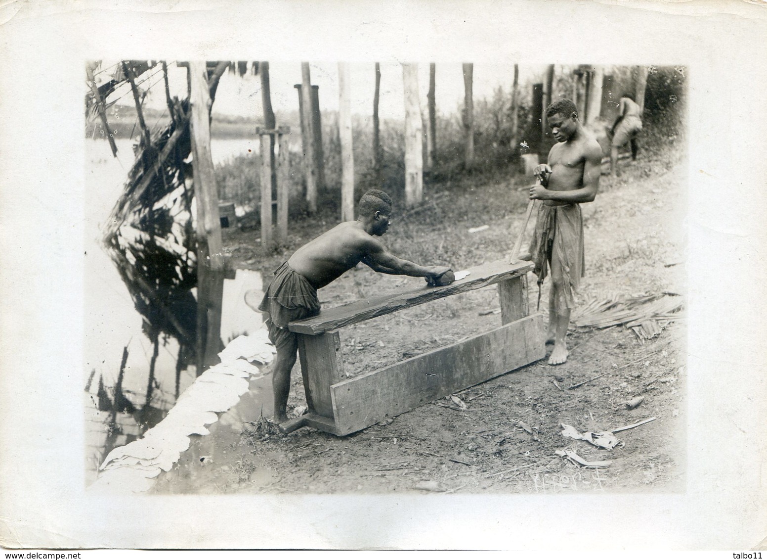 Photo De Presse Faisant Partie D'un Lot De L'Agence Pol -  Affrique - Fabrication Et Séchage De Galettes - War, Military