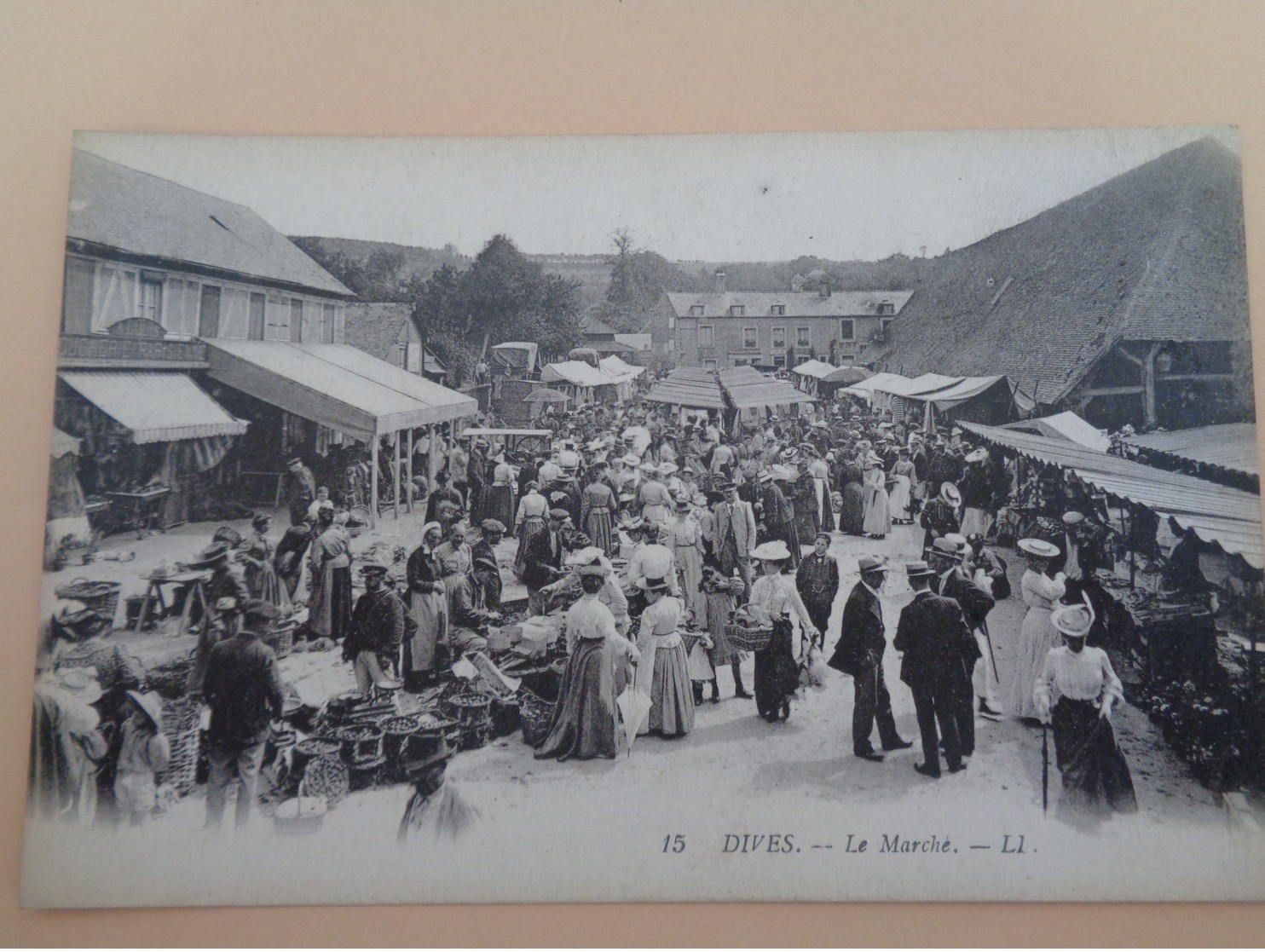 Dives - Le Marché - Marchés