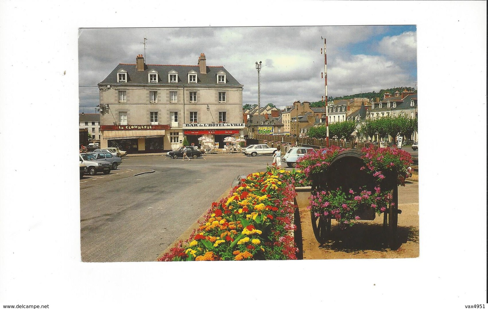 REDON   PLACE SAINT SAUVEUR  VOITURE  2 CV *****   RARE     A  SAISIR  **** - Redon