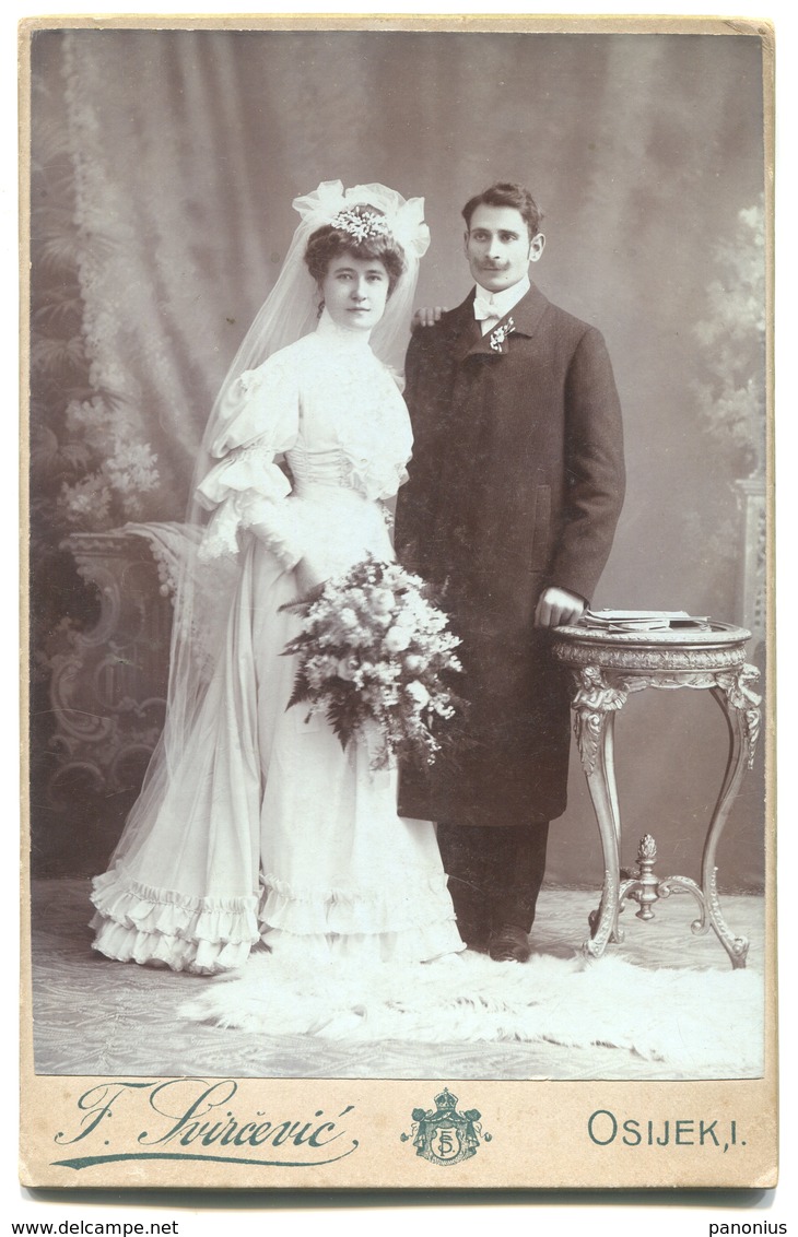 Marriage Couple, Vintage Cabinet Photo On Cardboard, Atelier F. Svirčević  Essegg, Osijek Croatia, D 160 X 105 Mm - Foto Dedicate