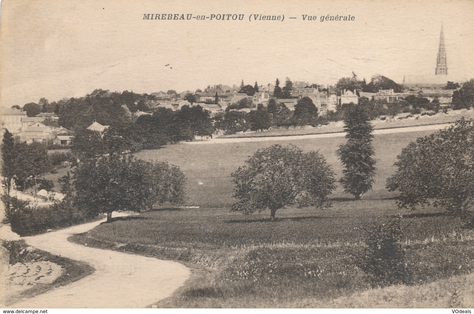 CPA - France - (86) Vienne - Mirebeau-de-Poitou - Vue Générale - Mirebeau