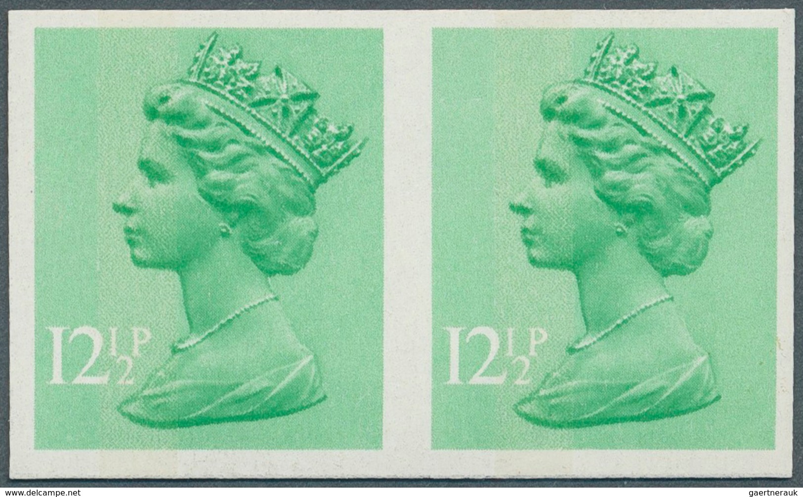 Großbritannien - Machin: 1982, 12½ P. Light Emerald, 1 Centre Band, Imperforated Pair, Unmounted Min - Machins