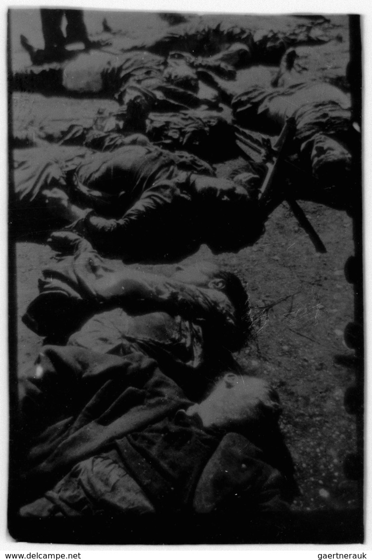 Italien - Besonderheiten: 1945.  A Gruesome Collection Of The Bodies Of Mussolini And His Mistress C - Non Classés