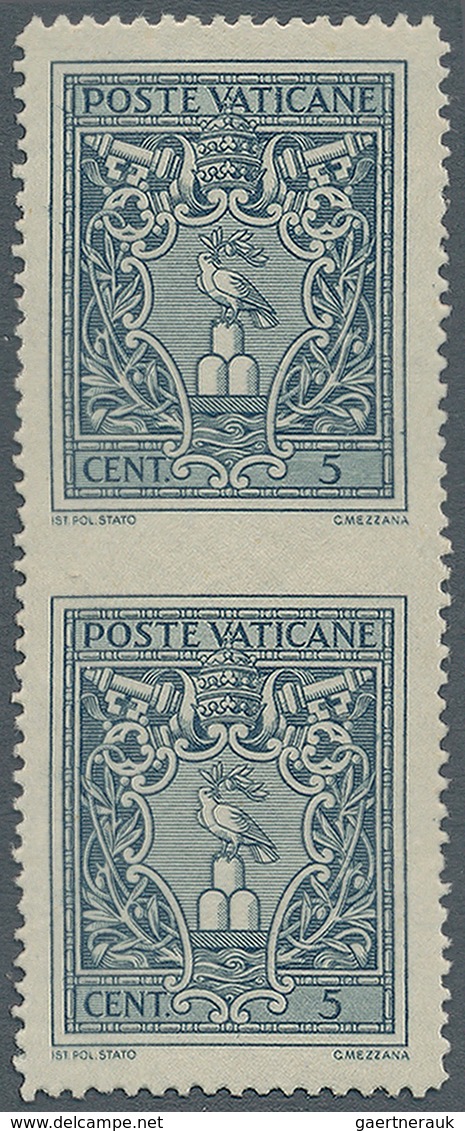 Vatikan: 1945, 5 C Slate-grey, Vertical Pair, Horizontally Imperforated Center, VF Mint Never Hinged - Unused Stamps